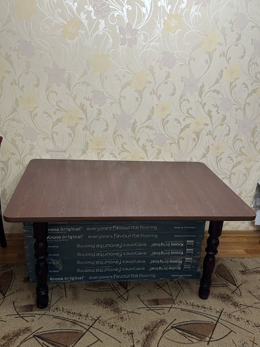 Стол со стульями