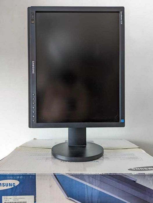 Професионален монитор Samsung XL20, 1600х1200, 20"инча, 114%