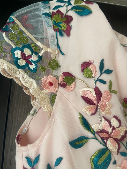 Женская вечерняя одежда