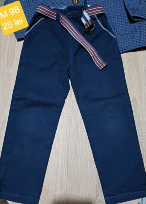 Pantaloni 98-104
6 buc tricouri +4 perechi blugi.(+cadou)
Toate sunt in stare impecabila, fara defecte. 
100 lei!
Trimit prin olx,  easybox sau posta!