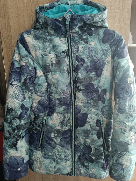 Тёплые вещи и обувь на девочку 8-10 лет.