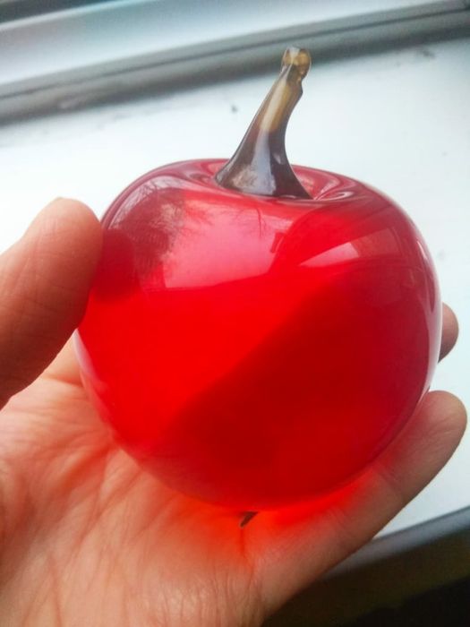 Яблоко, сувенир, стекло.Канада.