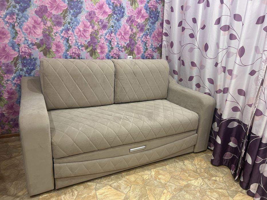 Диван для спальни
