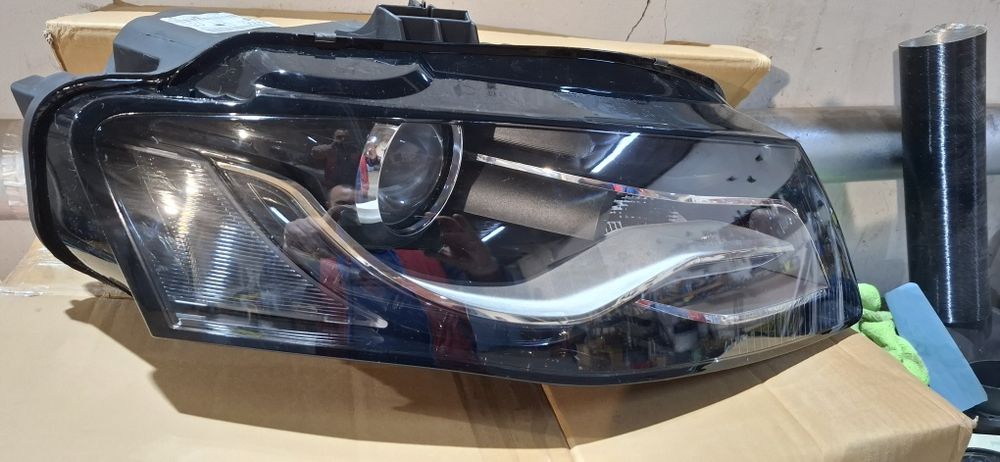Far dreapta  bixenon  audi a4 b8 2008-2011