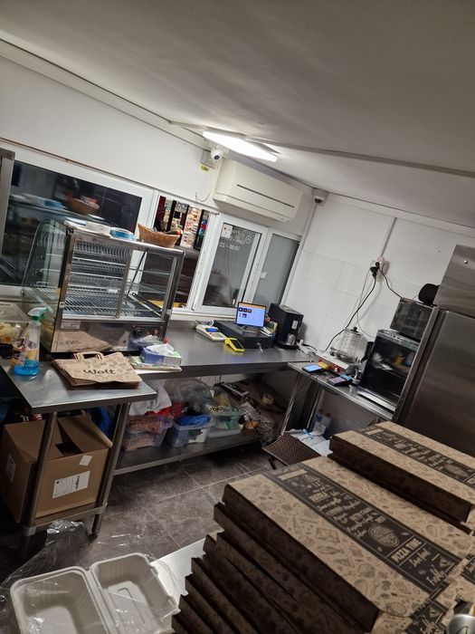 Afacere la cheie, pizzerie stradala complet utilata!