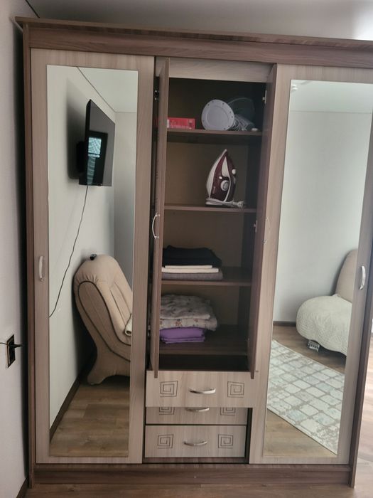 Продам большой шифоньер.