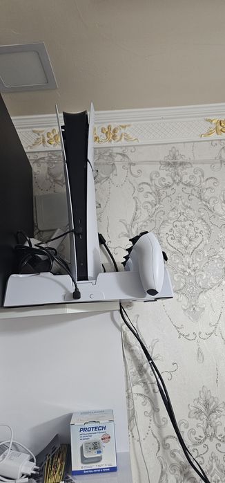 Ps5 сатылады. 1тб. Подставки. Еки джостик оригинал.