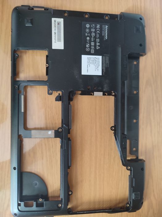 Долен корпус на лаптоп Lenovo IdeaPad Y560p