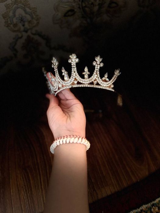 Корона красивая и нежная