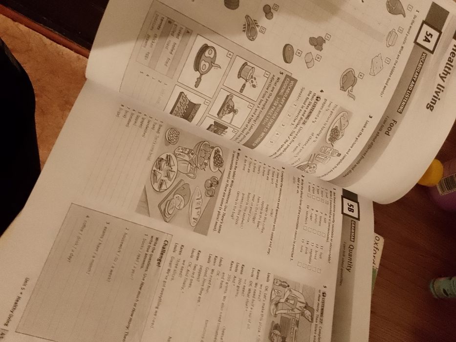 Solutions, Elementary student's book с Solutions Elementary Workbook.