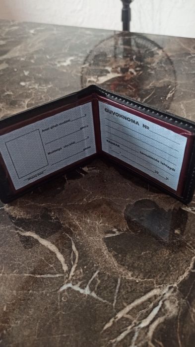 Продается чехол для удостоверения. 100.000 сум.