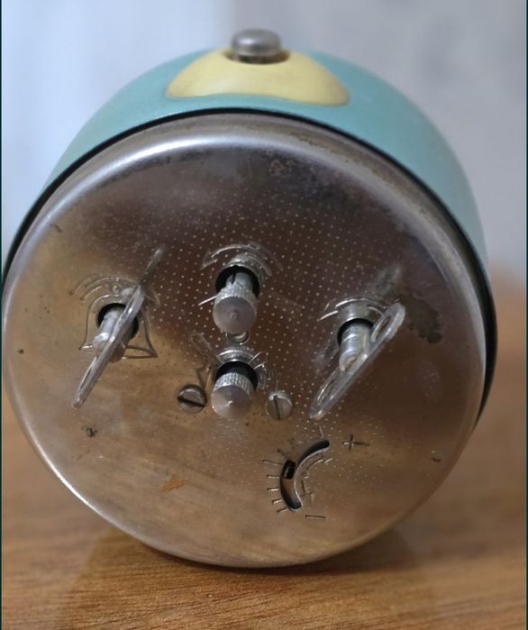 Продам часы и будильник