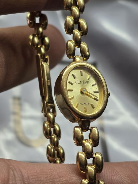 Золотые женские часы..