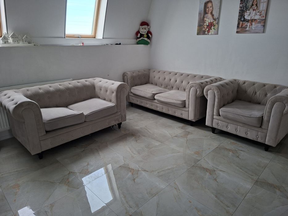 Canapea chesterfield