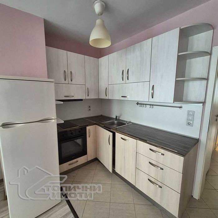 Двустаен, тухлен, с гараж в Дружба-2