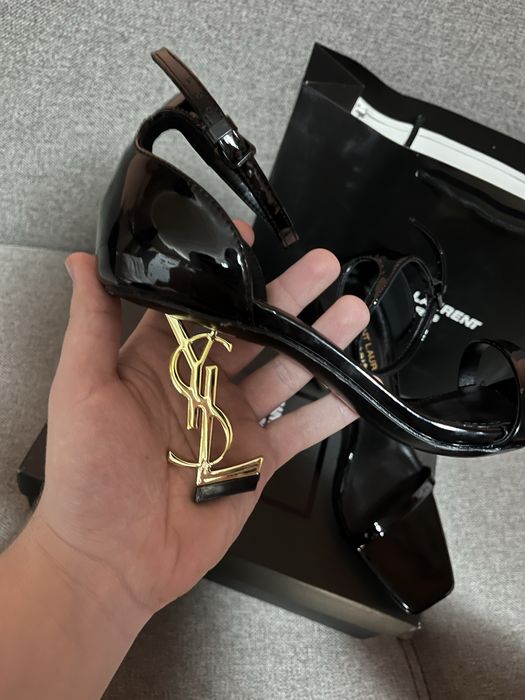 Pantofi Yves Saint Laurent noi marimea 37,38
