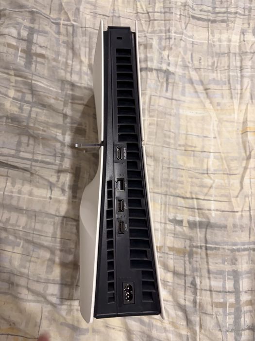 Плейстейшън 5 чисто нов