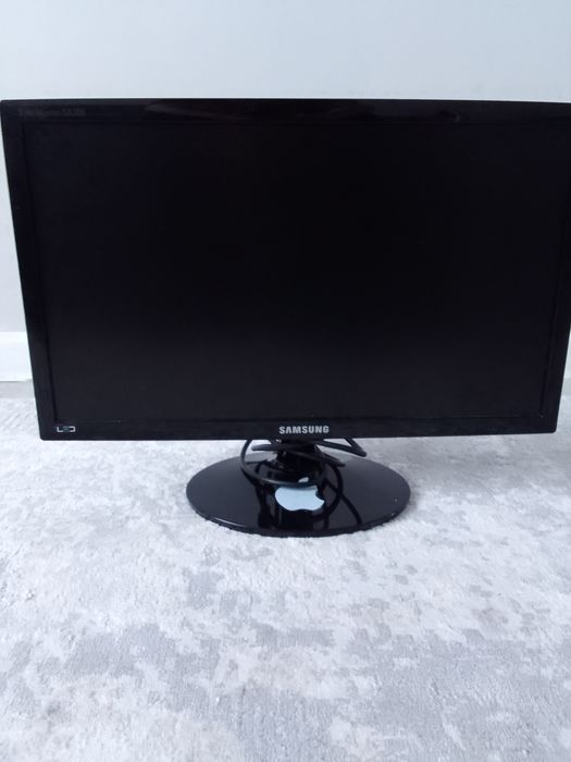 Продаю компьютер, в подарок даю клавиатуру, мышь, наушники, монитор