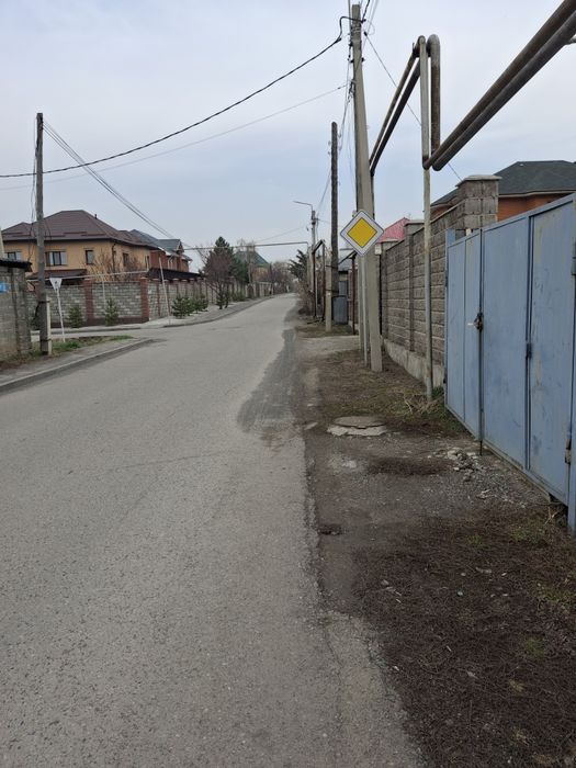 Дом продается, местоположение отличное.