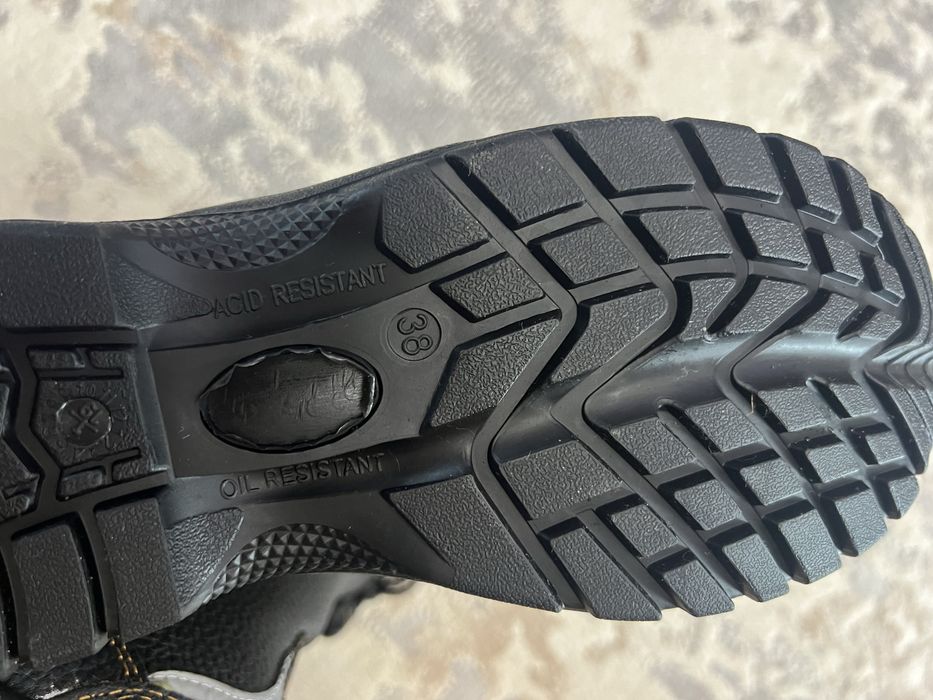 Продам сапоги новый