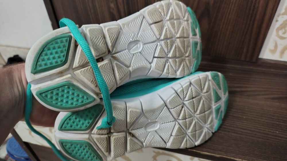 Маратонки nike 37