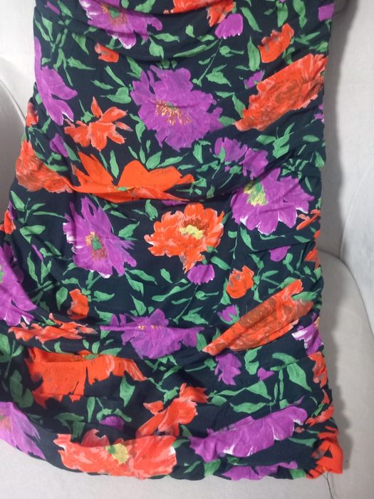 Rochiță înflorat cu umerii goi măsură XS Zara