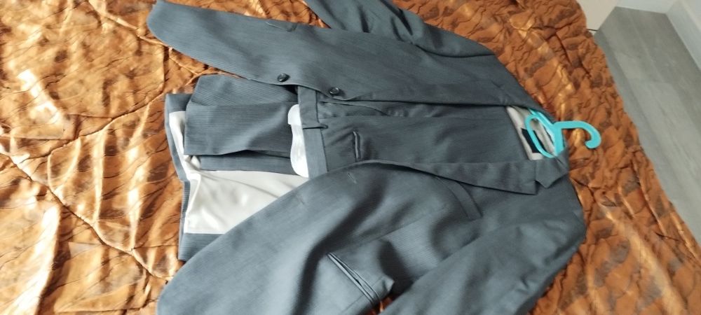 Costum barbati TOMMY HILFIGER marime 52 stare impecabila