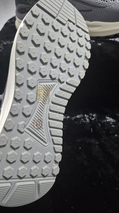 Кроссовки оригинал 41 размер