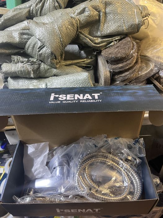 Смеситель на ванну .Смеситель кухонный