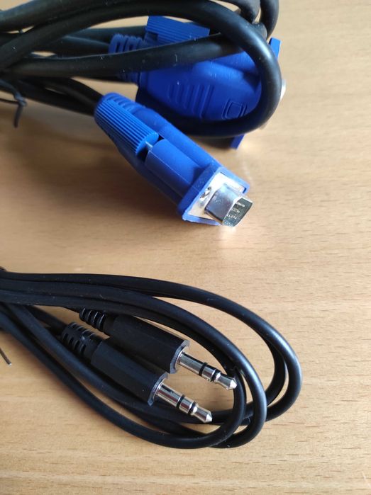 Нови, неупотребявани VGA и AUX кабели, Д 180 см, 10 бр. от всеки вид