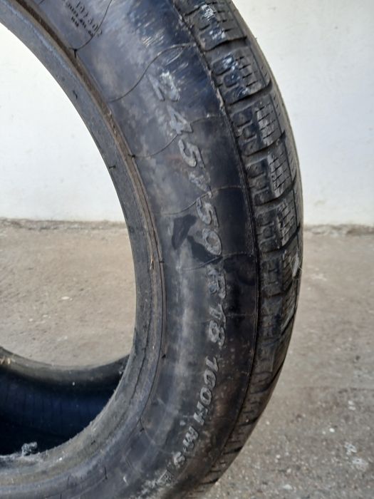 Vând o anvelopă 245/50/18 Marca Pirelli, M+S mixtă, Run Flat în stare bună.