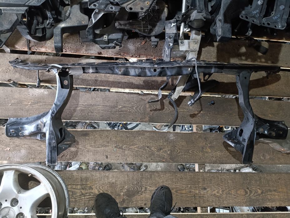 Телевизор на Фольксваген Т5 (небольшая вмятина)