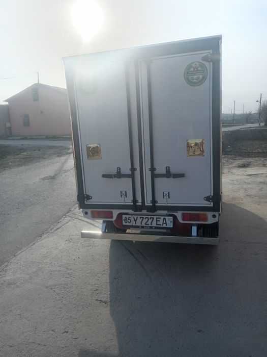 Mashina sotladi Labo