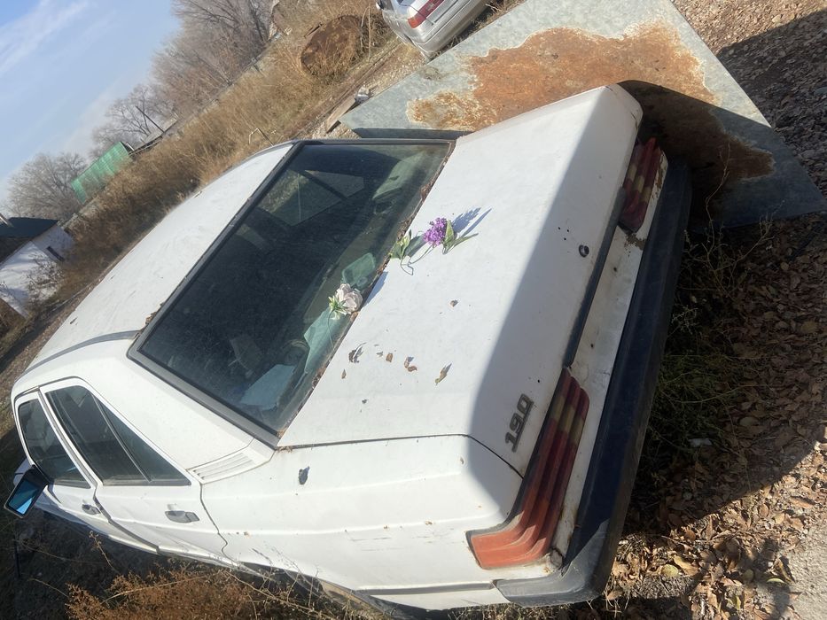 Мерседес 190/…..