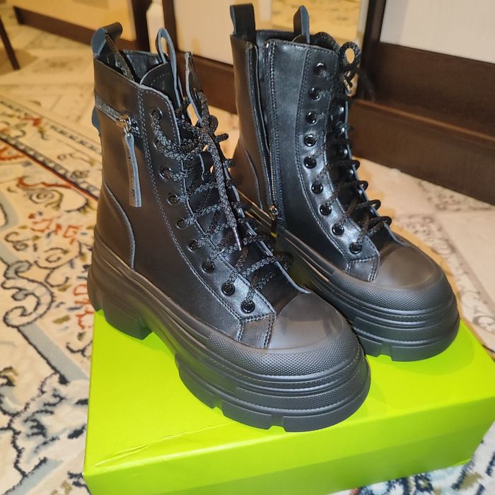 Ботинки на весну 36-37р женские