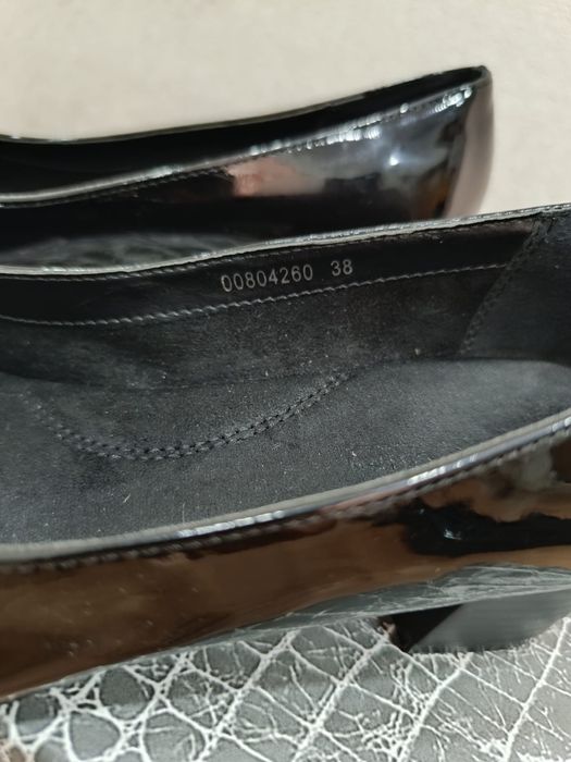 Женские лаковые туфли