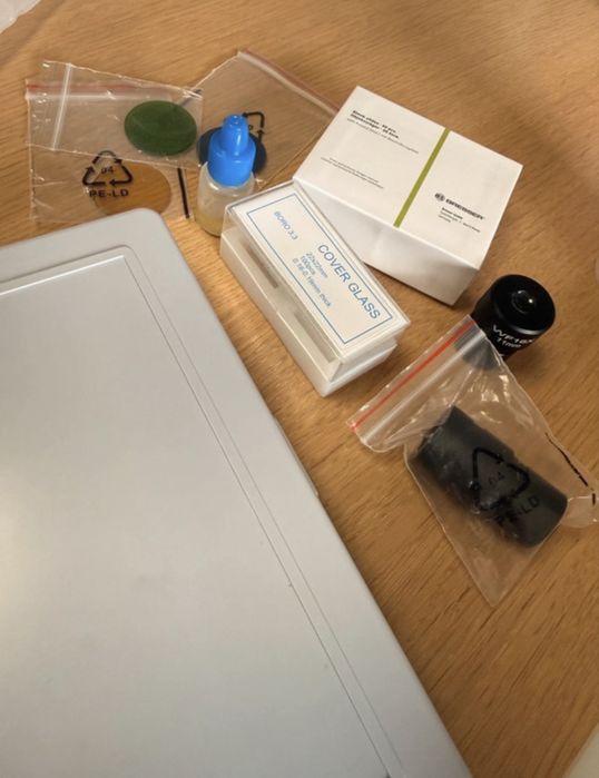 Microscop Levenhuk 320 PLUS + cameră digitală M500 Base + accesorii