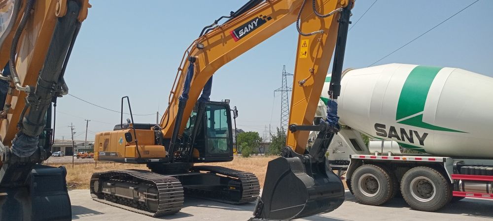 В наличии гусеничный экскаватор