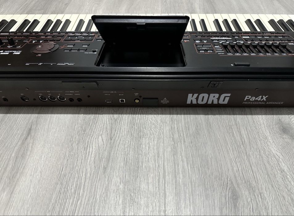 Vând Korg Pa4x Impecabilă