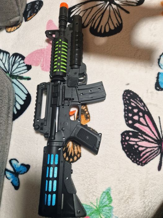 Jucarii mitraliera si avion