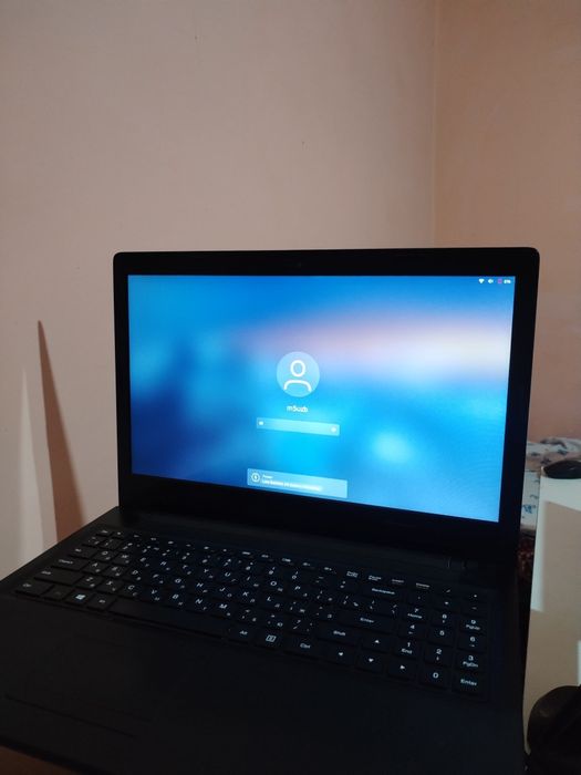Lenovo ideapad 100-15.6"  Core i5, 8 GB RAM