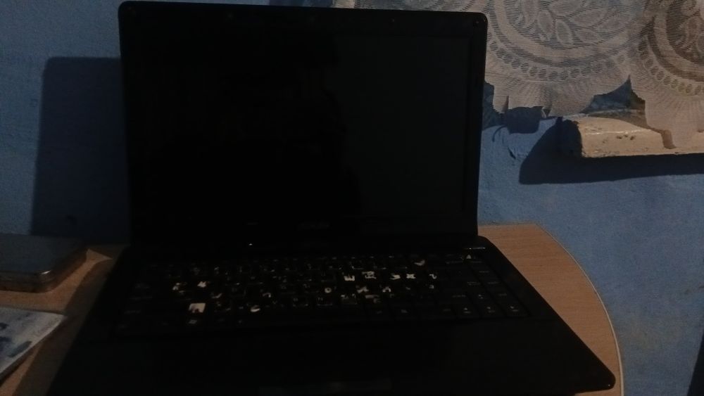 Продаю срочно ноутбук Asus x45d