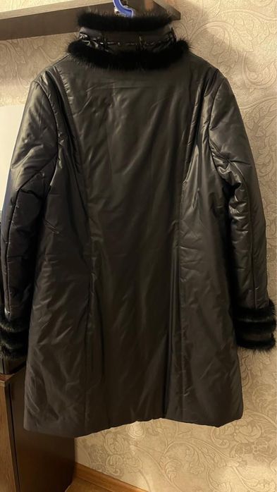 Продам зимнюю куртку . Самовывоз.