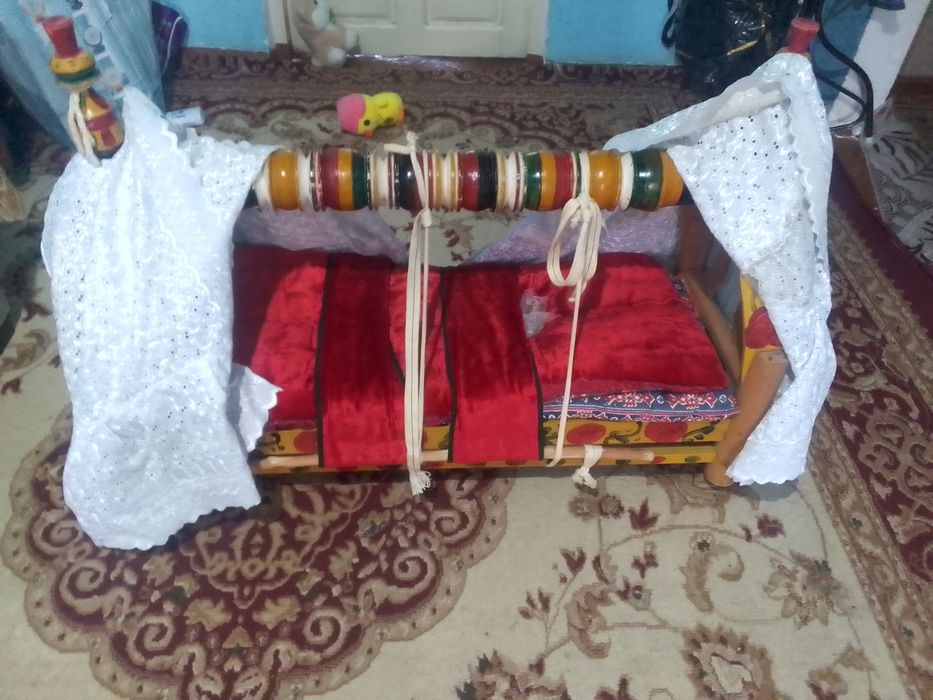 Beshik sotiladi hamma narsasi bor