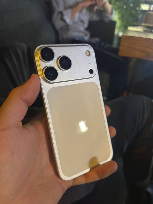Ayfon 11   17 pro qlingan
