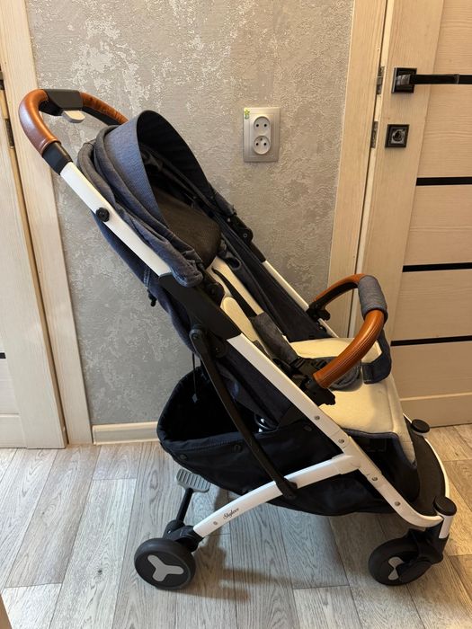 Продам детскую коляску 20к.