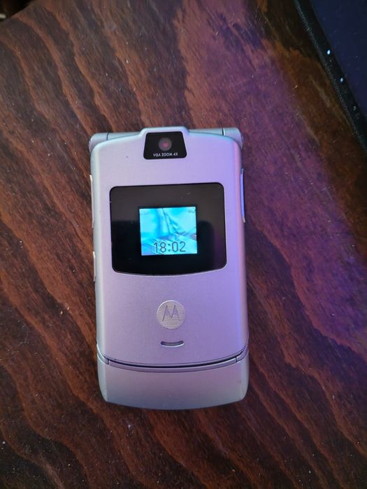 Motorola RAZR V3 ( decodat, stare foarte buna)