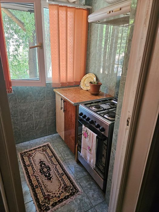 Închiriez apartament cu 2 camere