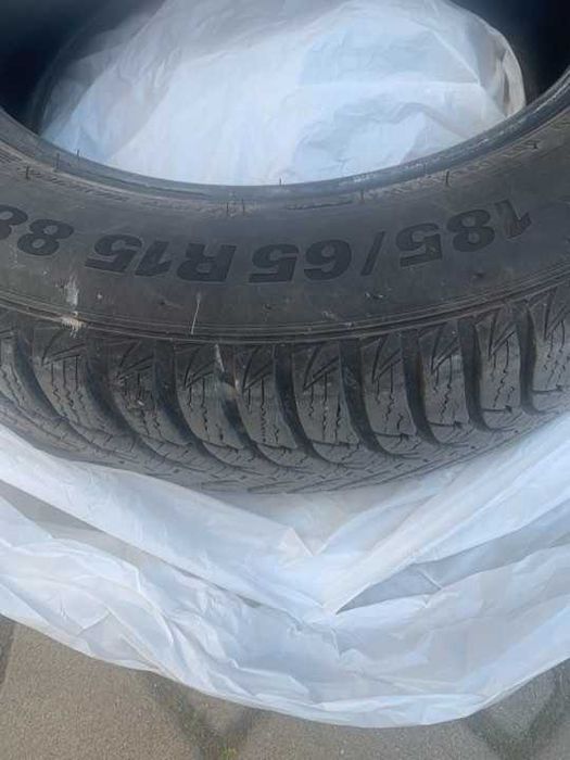 Продавам две зимни гуми 15 цола и четири летни същия размер нови