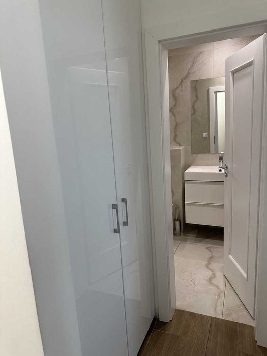 Дава се под наем Тристаен апартамент в София, Витоша - 100 кв.м за 1000 € - Снимка #2